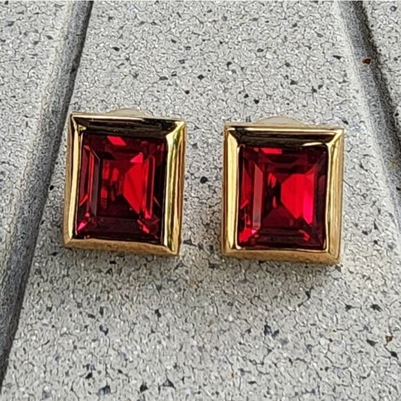 Vintage Signed SAL Swarovski Red Crystal Gold Plated Rectangle Earrings - Picture 3 of 7